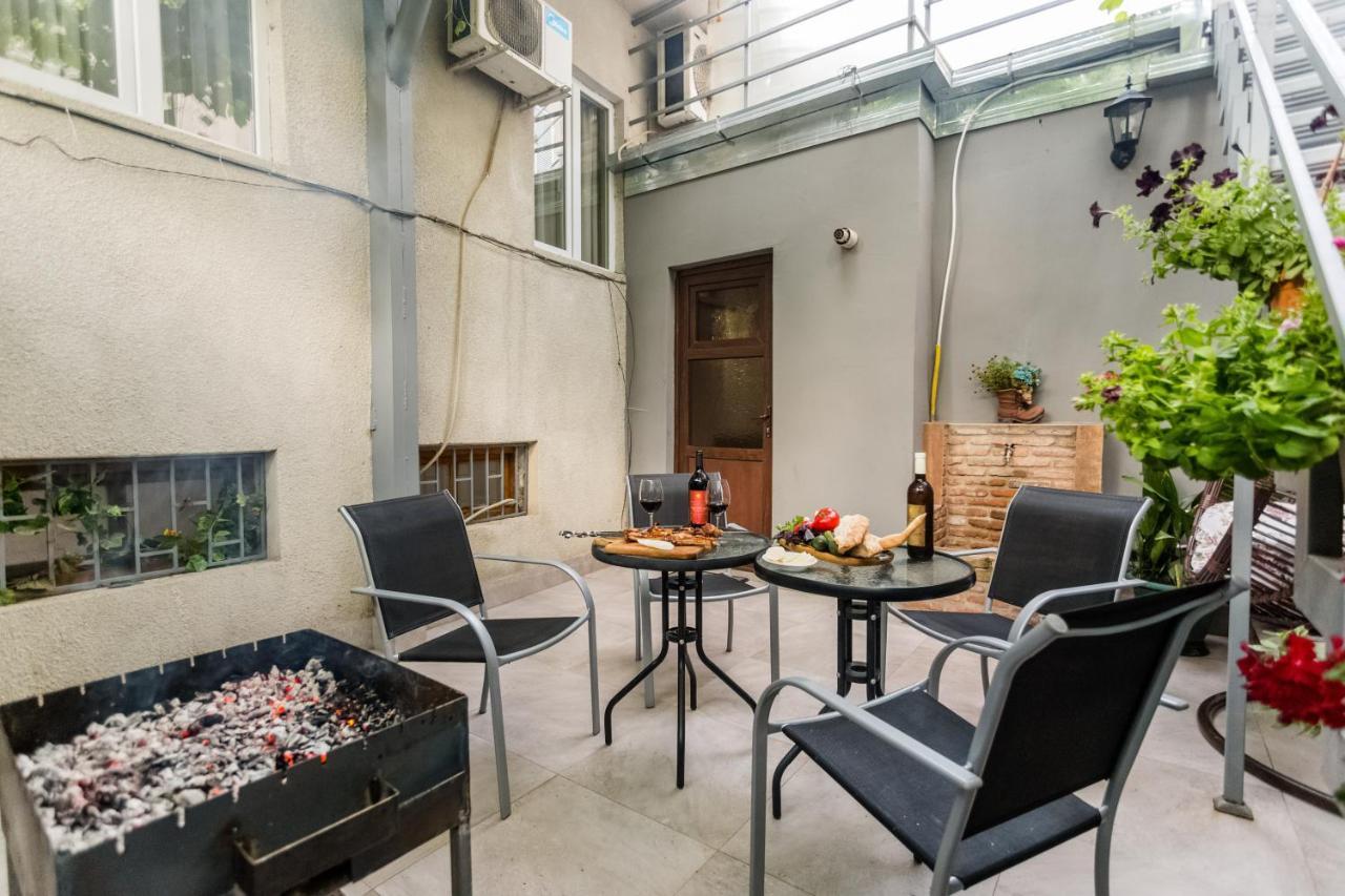 Rustaveli Two Bedroom Apartment With 5 Star Location Тбилиси Экстерьер фото