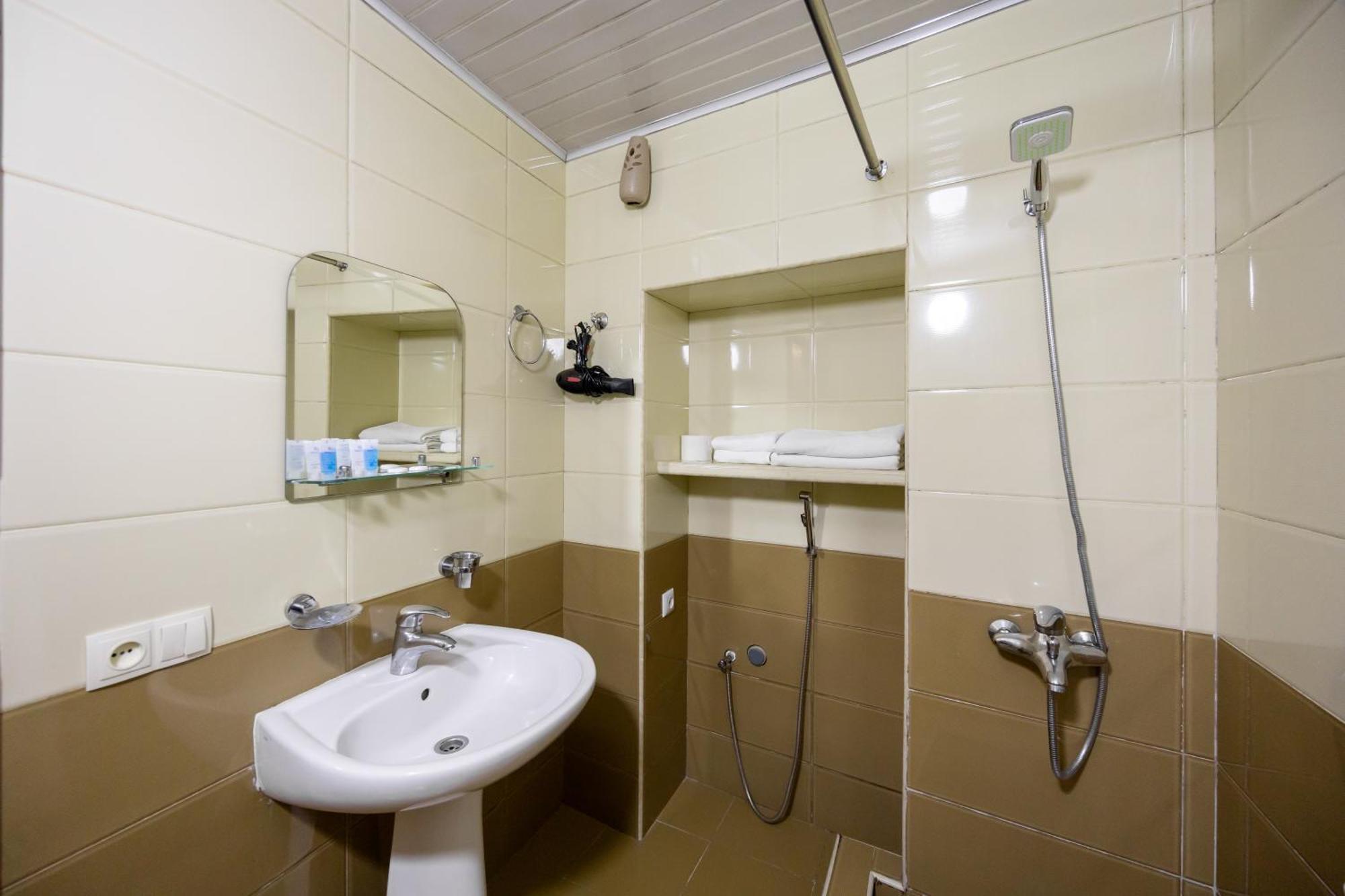 Rustaveli Two Bedroom Apartment With 5 Star Location Тбилиси Экстерьер фото