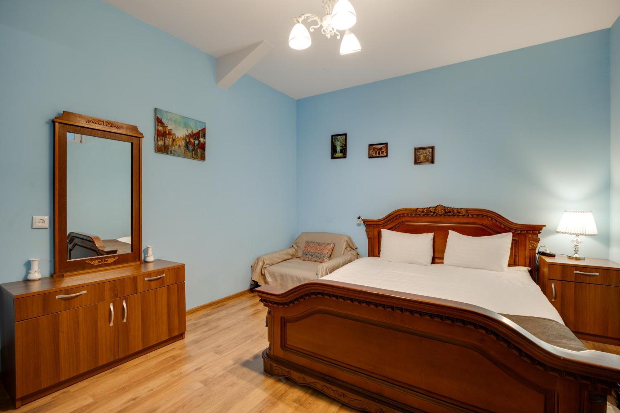 Rustaveli Two Bedroom Apartment With 5 Star Location Тбилиси Экстерьер фото